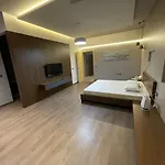 Mak Apartments